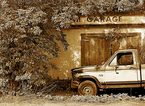 b-m-garage-sepia.jpg